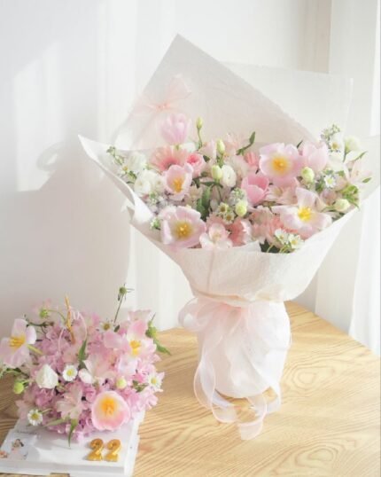 Hydrangea Cake of  tulip Bouquet & Pretty in Tulip Pink (Combo Set ) -- New Arrival (Bouquet L /Cake Bouquet - S)